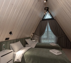 Двухэтажный дом с двумя спальнями в Люди в уюте