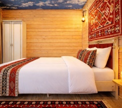 Двухместный комфорт с общей террасой и видом на горы | 2 этаж в Hayat Haus