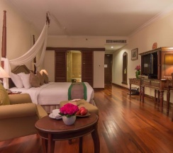 Номер Standard с видом на воду в Angkor Palace Resort & Spa