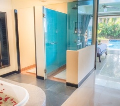 Двухместный люкс Gold Pool Access двуспальная кровать в Курортный отель Chada Lanta Beach Resort