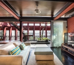 Семейный люкс с балконом в LoogChoob Homestay