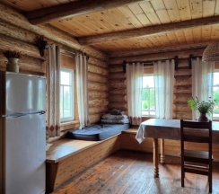 Шестиместный дом Русский в Глэмпинг на озере Сиг