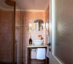 Люкс с балконом в Old Jaffa Hostel