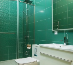 Двухместный люкс с 2 комнатами (двуспальная кровать) в Skyline Plaza Hotel