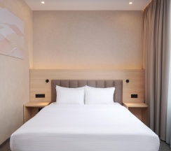 Номер стандарт с 1 двуспальной кроватью в AurA City Hotel