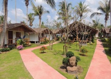 Четырёхместное бунгало beachfront в Sarana Bungalows