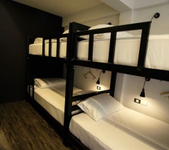 Кровать в общем номере (мужской номер) в STrips the Poshtel - Hostel