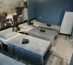Четырёхместный номер Economy с балконом и с видом на парк в Квартира Калина на Заводской с видом на Сады