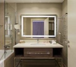 Люкс Гранд с рабочим кабинетом (Апартамент с 1 спальней) в Кортъярд Марриотт Сочи Красная Поляна