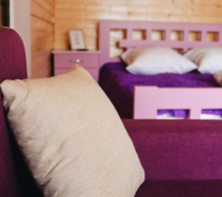 Двухместный коттедж двуспальная кровать в  Изумруд