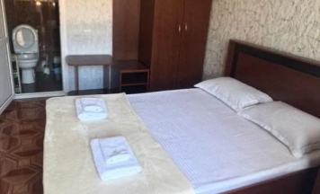 Двухместный номер Deluxe с балконом и с красивым видом из окна (двуспальная кровать) в Алмаст