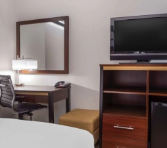 Четырёхместный номер Standard 2 отдельные кровати в Avion Inn Near LGA Airport, Ascend Hotel Collection