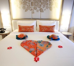 Двухместный номер Deluxe с видом на бассейн двуспальная кровать в Proud Phuket