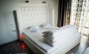 Двухместный люкс с балконом и с видом на море двуспальная кровать в Atmosfera Detox&Spa