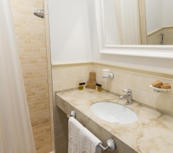 Номер комфорт премиум в Аверон