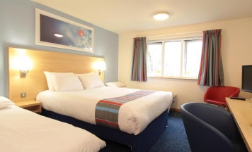 Двухместный семейный номер Standard двуспальная кровать в Travelodge Nottingham Central