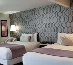 Двухместный семейный номер Standard двуспальная кровать в Sunset West Hotel, SureStay Collection by Best Western