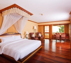 Трёхместный люкс Jacuzzi Grand в Diamond Cliff Resort & Spa, Patong Beach