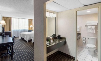 Четырёхместный номер Standard в Clarion Hotel Denver Central