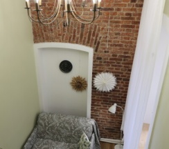 Loft Olives Апартаменты для 2 взрослых (2+1) двуспальная кровать и диван в Loft&Home Apartments