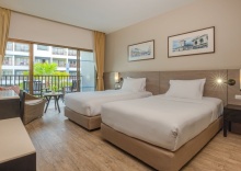 Номер Deluxe с красивым видом из окна в Deevana Plaza Phuket