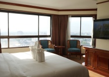 Четырёхместный люкс Grand 2 отдельные кровати в Centara Riverside Hotel Chiang Mai