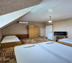 Четырёхместный номер Economy Мансарда в Отдых у Галины