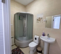 Четырёхместный номер Comfort с красивым видом из окна в Гостевой дом Юг