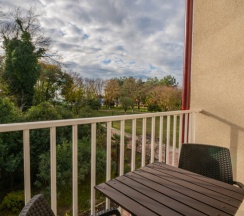 Двухместный номер (Малый корпус) Стандарт c 1 комнатой 2 отдельные кровати в Литфонд