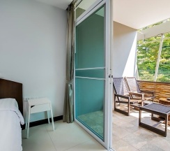 Номер Deluxe с красивым видом из окна в Kata Tranquil Villa