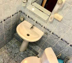 Трёхместный номер Comfort с балконом в Наш дом