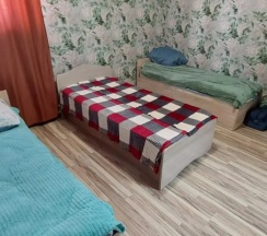 Кровать в общем номере в Алтгост