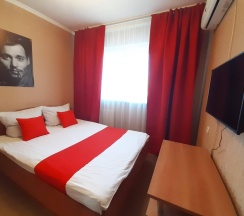 Номер люкс семейный (с завтраком) в Maxrooms Волга Hollywood