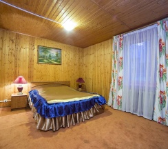 Коттедж шестиместный с видом на озеро в Покровское