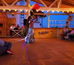 Двухуровневый семейный номер с балконом на 3-4 гостей и видом на море (корпус Б) в Оптимист