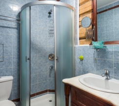 Двухместный полулюкс с балконом и с красивым видом из окна двуспальная кровать в Стромынка