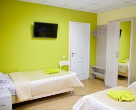 Трехместный номер с основными удобствами и общей ванной комнатой в Альянс