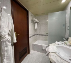 Двухместный номер Standard с видом на море 2 отдельные кровати в Курортный отель Grand Oasis Resort
