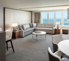 Двухместный люкс Grand c 1 комнатой (двуспальная кровать) в Fontainebleau Miami Beach