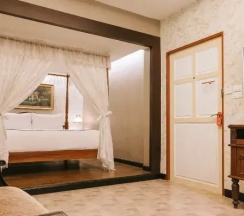 Двухместный номер Deluxe с балконом двуспальная кровать в Chuchai Buri Sri Amphawa