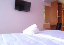 Люкс с видом на бассейн в Your Place Inn Surin