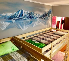 Кровать в общем номере в Loco Hostel