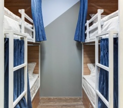 Кровать в 10-и местном общем номере в Roomy Hostel