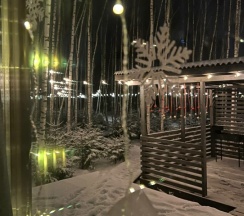 Дом у бассейна с 2 спальнями, беседкой и мангалом в Мы дома-Зеркальный лес