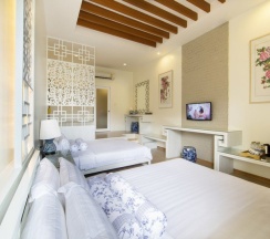 Четырёхместный номер Deluxe в O'nya Phuket Hotel