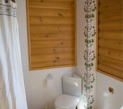 с тремя раздельными кроватями без кондиционера в Саттва