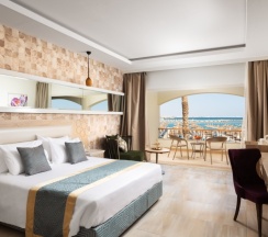 Двухместный люкс с видом на море двуспальная кровать в Pickalbatros Dana Beach Resort - Hurghada