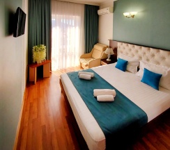 2-3 местный фасад с балконом в Прага