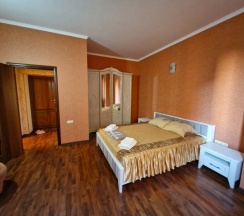 семейный  трёхкомнатный с кухней в Вдохновение