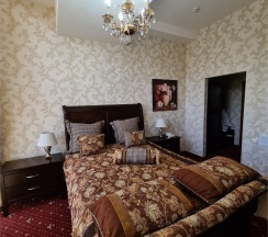 ПОЛУЛЮКС в Golden Hotel